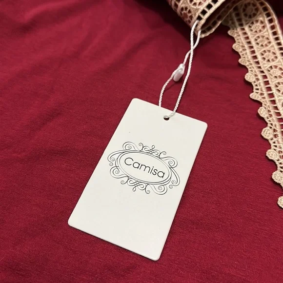 NWT 🏷️ Maroon laced tee camisa medium - Picture 3 of 5